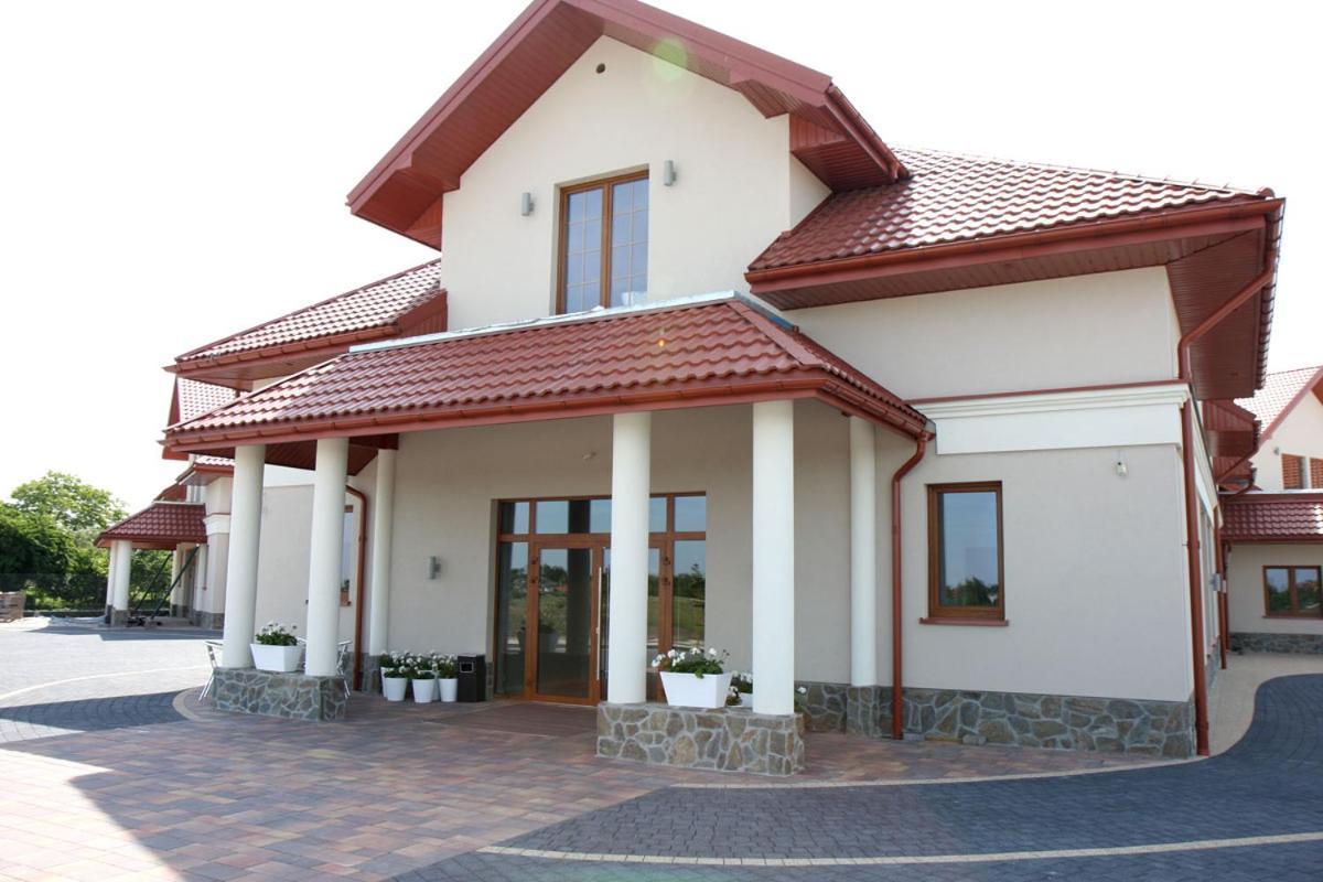 Malinowy Dwor Wieluń Exterior foto