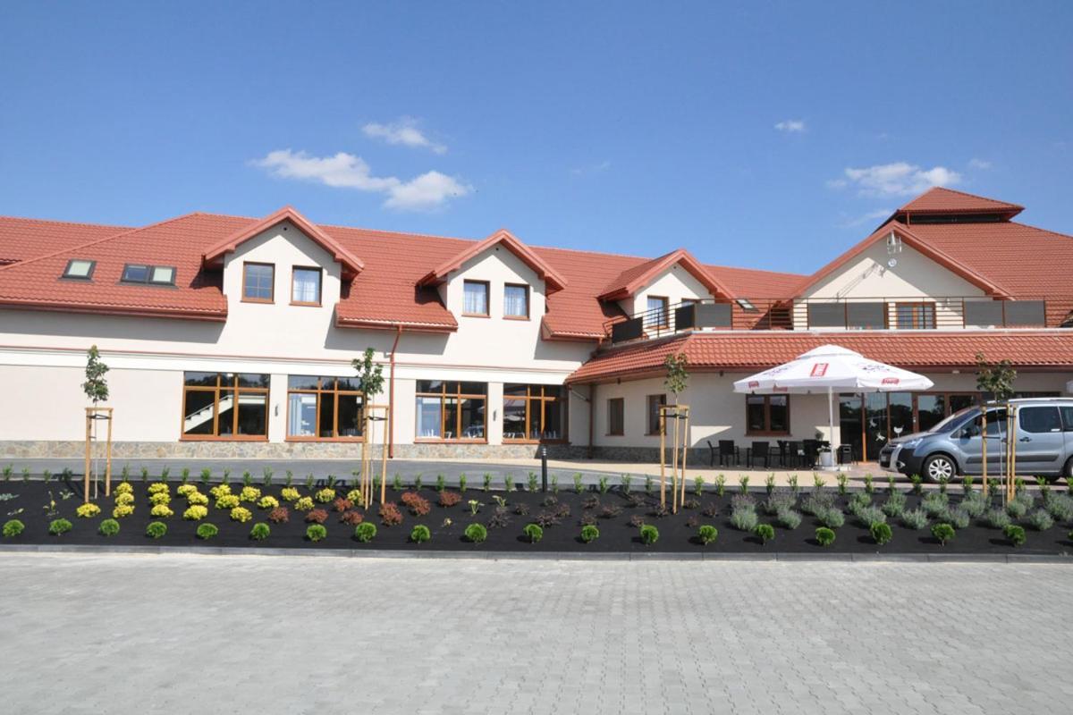 Malinowy Dwor Wieluń Exterior foto