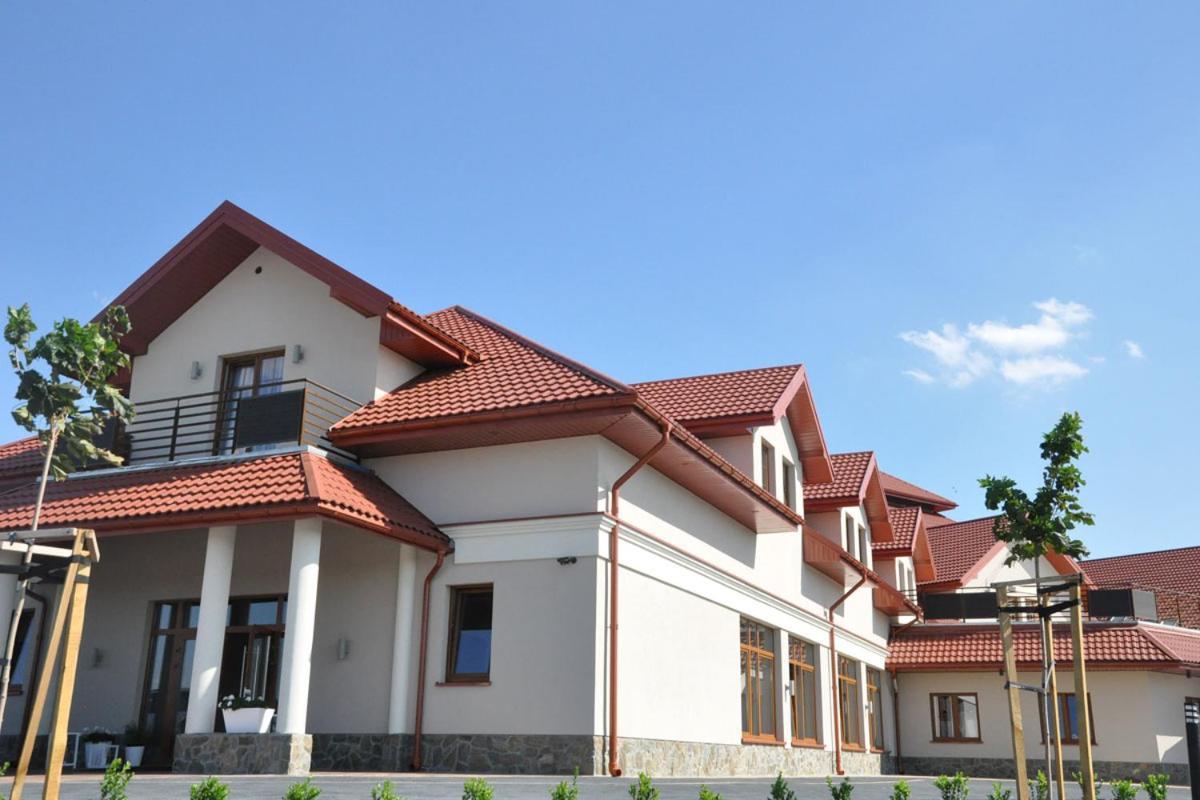 Malinowy Dwor Wieluń Exterior foto